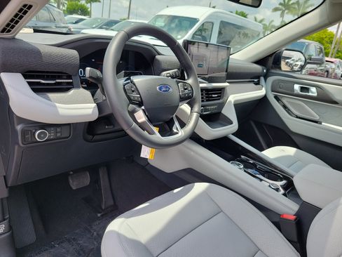 New 2026 Ford Explorer Platinum w/ LUX Leather Package AWD/4WD image 9