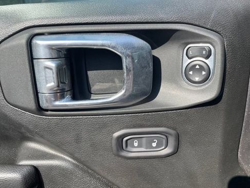 Used 2025 Jeep Gladiator Mojave w/ Convenience Group AWD/4WD image 15