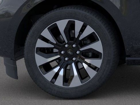 New 2025 Ford Expedition Max Platinum w/ Driver's Package image 19