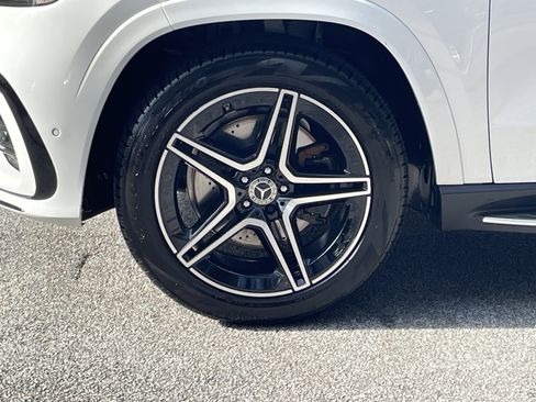 Certified 2025 Mercedes-Benz GLS 450 4MATIC image 17