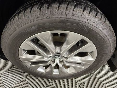 Used 2019 Toyota RAV4 XLE Premium image 13