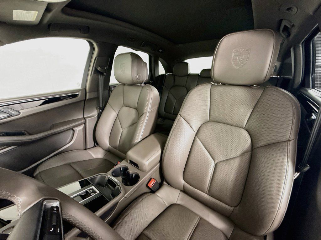 Certified 2026 Porsche Macan AWD/4WD image 5
