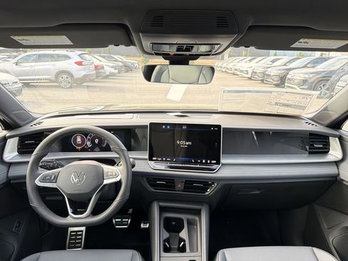New 2026 Volkswagen Tiguan SE R-Line FWD image 22