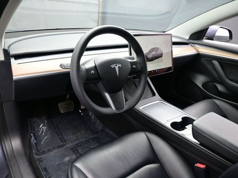 Used 2023 Tesla Model 3 Standard Range image 13