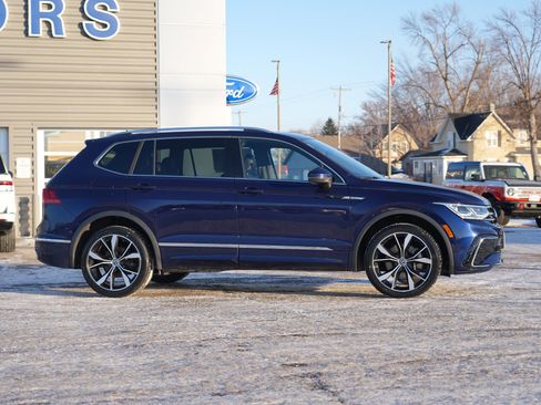 Used 2023 Volkswagen Tiguan SEL R-Line image 2