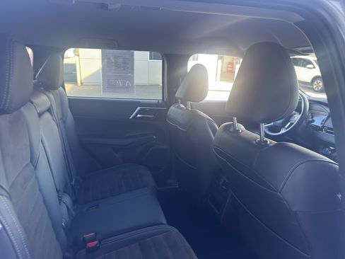 Used 2024 Mitsubishi Outlander SE image 15