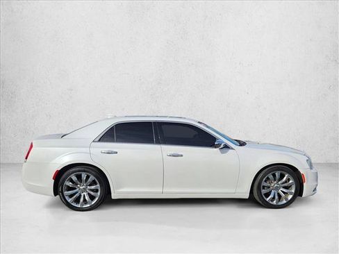 Used 2015 Chrysler 300 C w/ Harman/Kardon Audio Group image 4