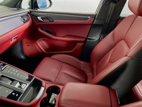 Used 2022 Porsche Macan GTS image 25