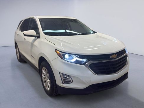 Used 2020 Chevrolet Equinox LT w/ Driver Convenience Package image 1