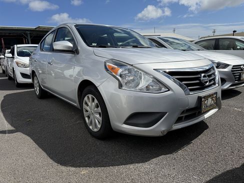 Used 2018 Nissan Versa SV FWD image 4