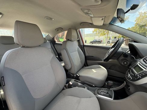 Used 2012 Hyundai Accent GLS image 22