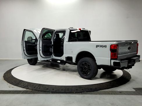 Used 2025 Ford F250 Lariat w/ Black Appearance Package AWD/4WD image 15