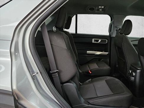 Used 2023 Ford Explorer XLT RWD image 15