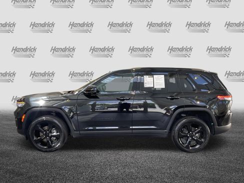 Used 2024 Jeep Grand Cherokee Altitude AWD/4WD image 9