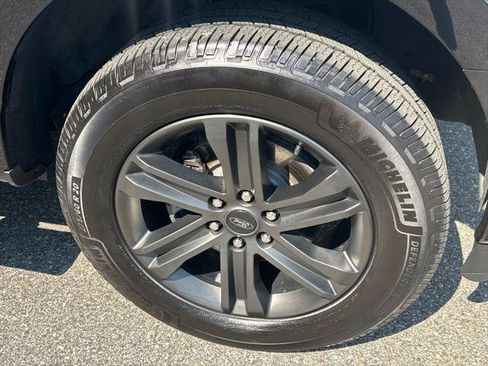 Used 2021 Ford F150 Lariat w/ Equipment Group 502A High AWD/4WD image 8