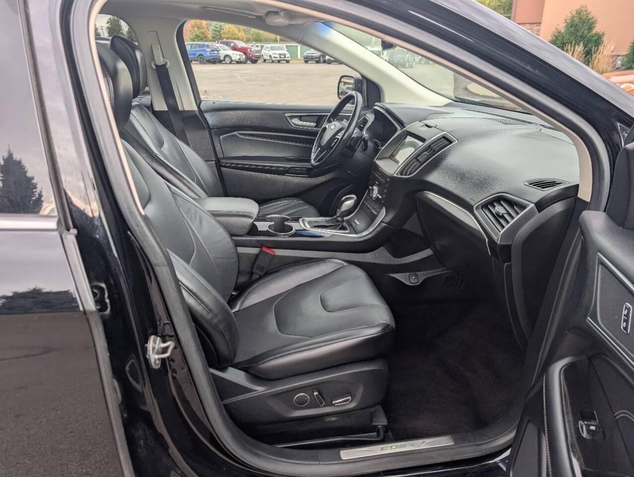 Used 2017 Ford Edge Titanium w/ Equipment Group 301A AWD/4WD image 11