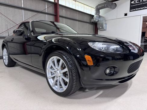 Used 2006 MAZDA MX-5 Miata Grand Touring RWD image 21