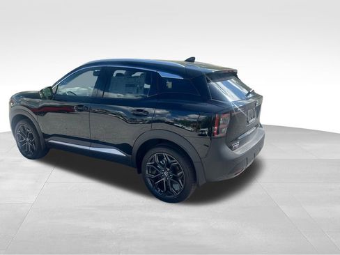 Used 2025 Nissan Kicks SR AWD/4WD image 3