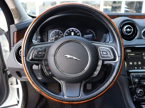 Used 2018 Jaguar XJ R-Sport image 15