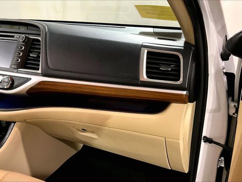 Used 2019 Toyota Highlander Limited image 35