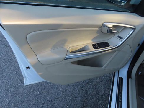 Used 2014 Volvo S60 T5 image 6