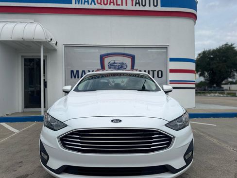 Used 2020 Ford Fusion SE w/ Equipment Group 151A FWD image 9