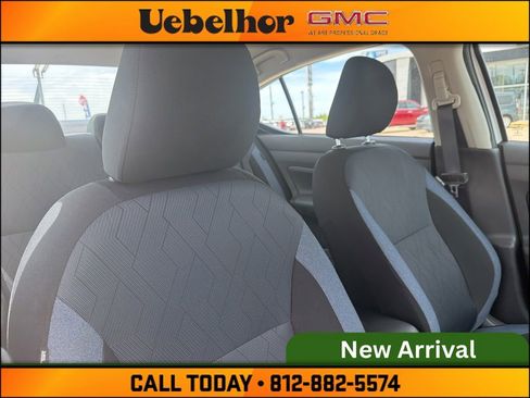 Used 2025 Nissan Versa SV w/ Trunk Package FWD image 4