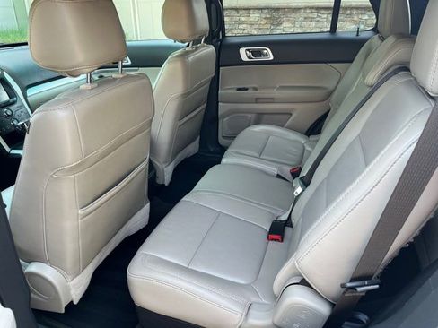 Used 2013 Ford Explorer XLT image 6