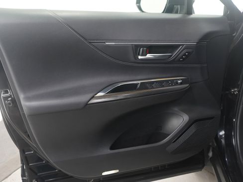 Used 2022 Toyota Venza Limited image 20