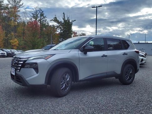 Used 2025 Nissan Rogue S image 4