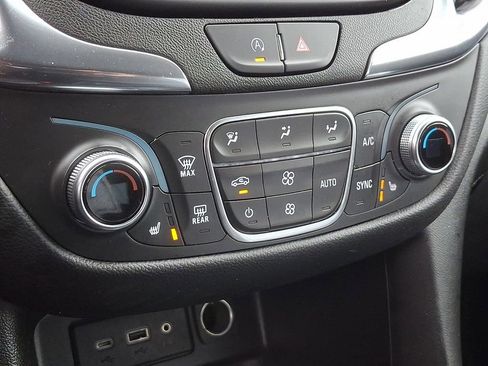 Used 2024 Chevrolet Equinox LT image 16