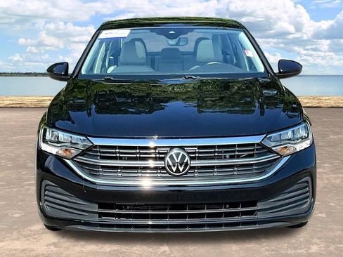 Used 2023 Volkswagen Jetta SE FWD image 2