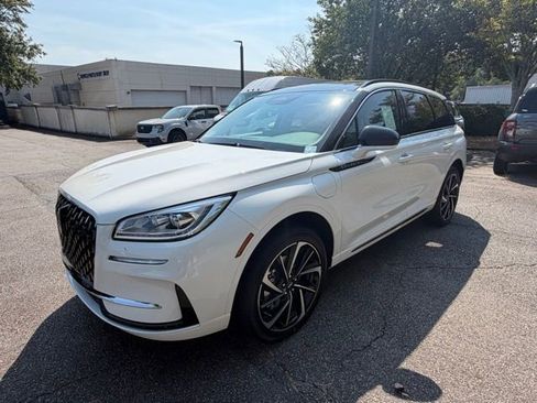 New 2025 Lincoln Corsair Grand Touring image 2