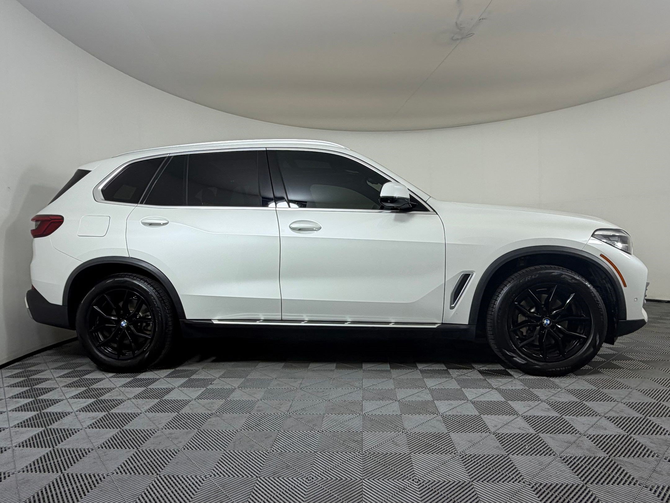 Used 2020 BMW X5 xDrive40i w/ Premium Package AWD/4WD image 8