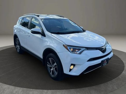 Used 2018 Toyota RAV4 XLE AWD/4WD image 5