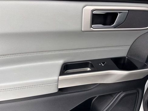 Used 2021 Ford Explorer XLT w/ XLT Sport Appearance Package image 33