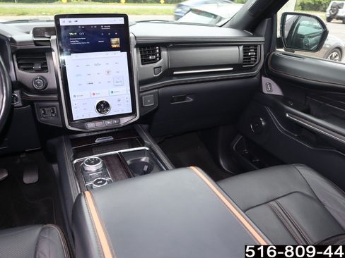 Used 2024 Ford Expedition Platinum AWD/4WD image 11