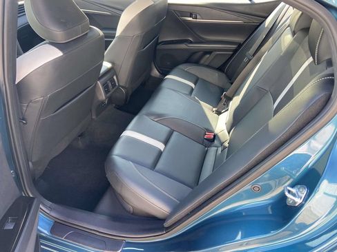 Used 2025 Toyota Camry SE w/ Convenience Package FWD image 20