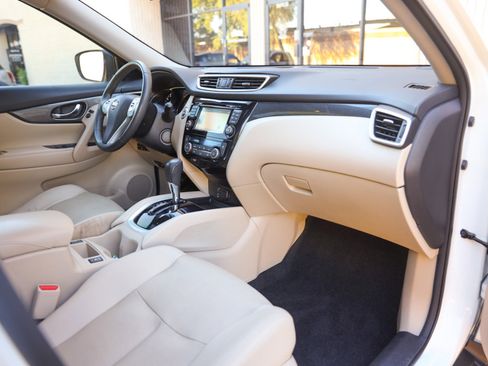 Used 2016 Nissan Rogue SL w/ SL Premium Package image 20