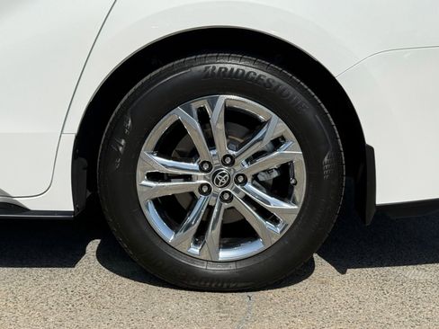 Used 2023 Toyota Sienna XSE AWD/4WD image 19