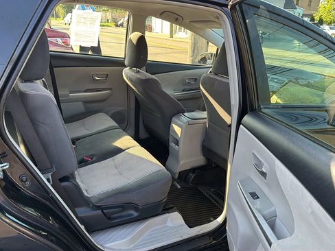Used 2017 Toyota Prius V Three w/ Carpet Mat Package FWD image 26