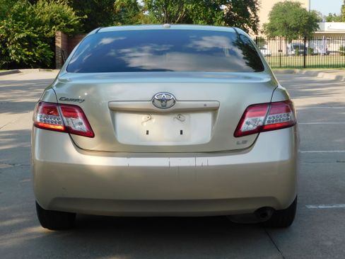 Used 2010 Toyota Camry image 7