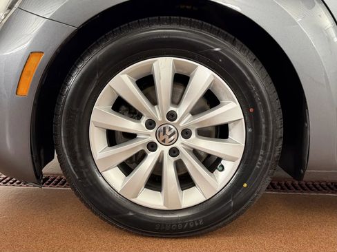 Used 2018 Volkswagen Beetle 2.0T S FWD image 8