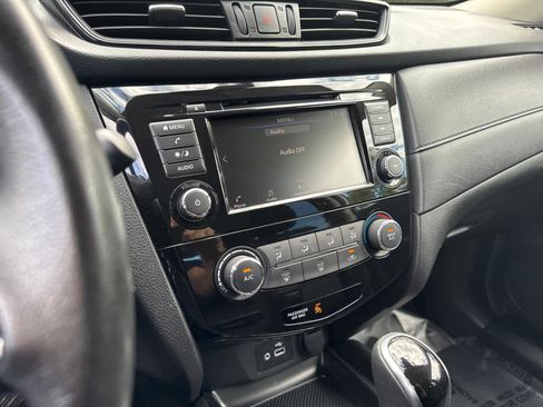 Used 2020 Nissan Rogue S w/ Special Edition Package image 27