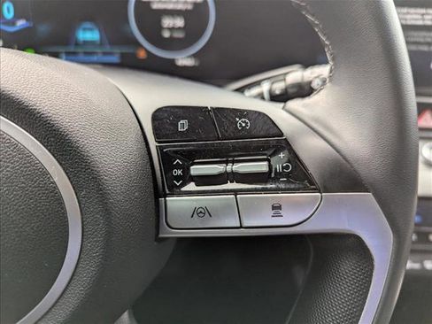 Used 2023 Hyundai Elantra Limited w/ Winter Weather Package image 14