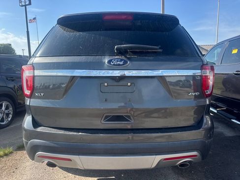 Used 2017 Ford Explorer XLT w/ Equipment Group 202A image 4
