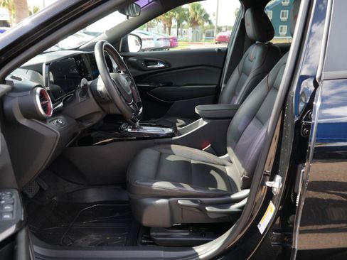 Used 2024 Chevrolet Trax RS w/ Sunroof Package FWD image 7