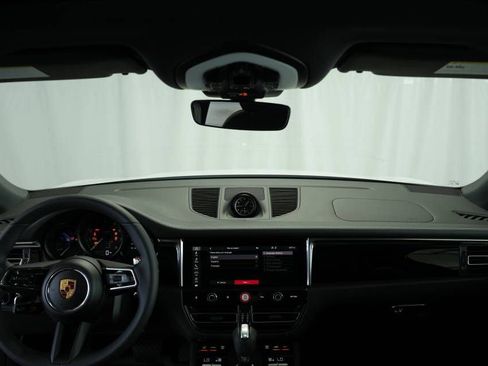 Certified 2025 Porsche Macan image 16