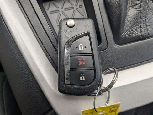 Used 2021 Toyota RAV4 LE image 30