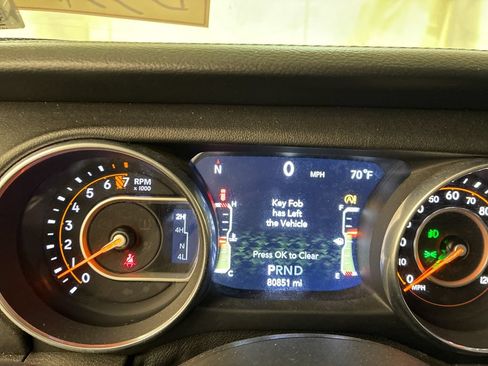 Used 2018 Jeep Wrangler Unlimited Sahara w/ Cold Weather Group AWD/4WD image 17